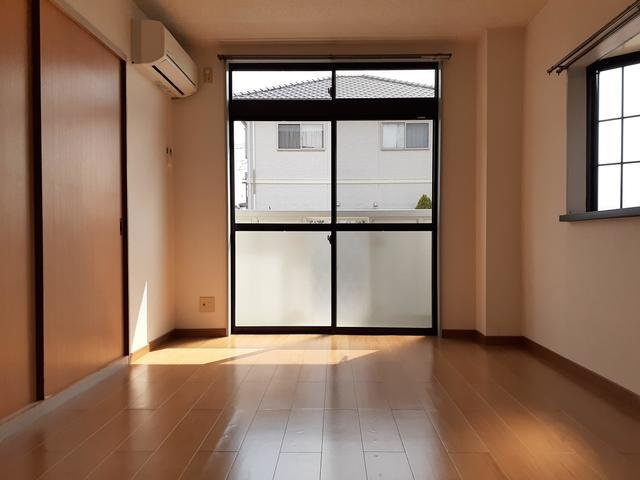 ロマニーカルベＤの居間・リビング