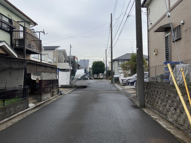 都筑区東山田２期　新築戸建 2号棟の前面道路含む現地写真