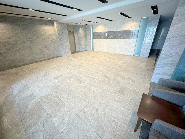 プレサンス新大阪イオリアのロビー