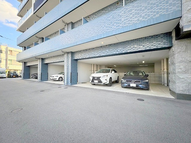 プレサンス新大阪イオリアの駐車場