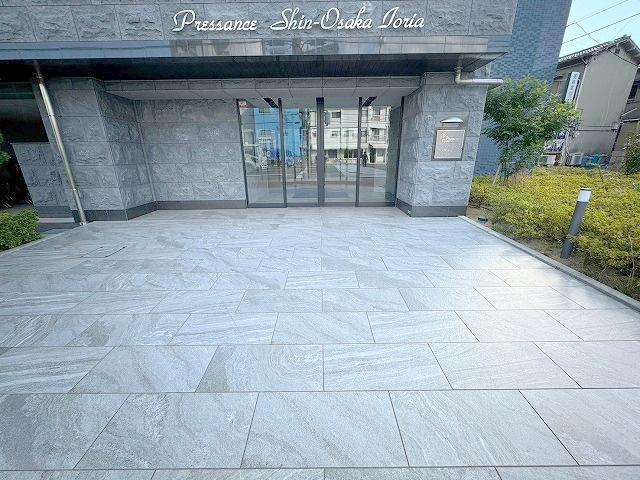 プレサンス新大阪イオリアのエントランス