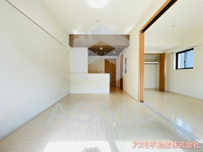 【居間・リビング】 | ラ クレシェンテ | 同マンション別部屋参考写真