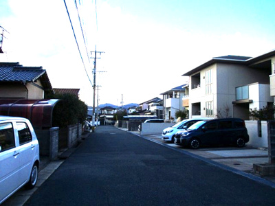 【前面道路含む現地写真】 | 企救丘一丁目18番21号（B-13）