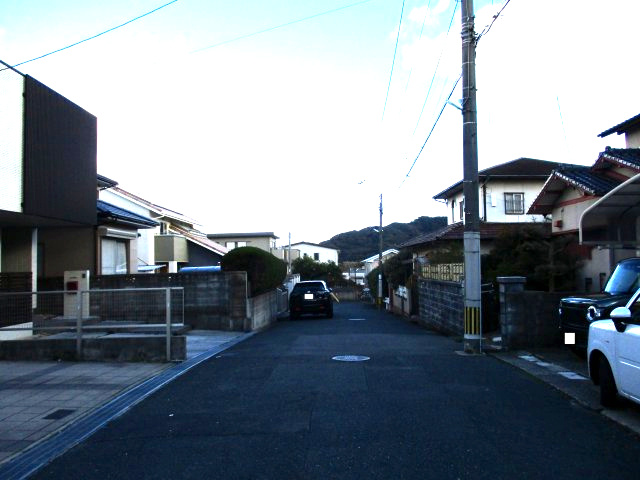 企救丘一丁目18番21号（B-13）の前面道路含む現地写真