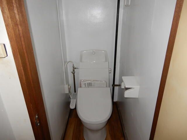 鎌倉市今泉台　２階建て貸店舗事務所のトイレ