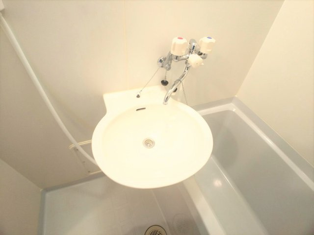 レオパレスＡｎｇｅｌｓⅡの内装|鏡を備え　準備のしやすい洗面台