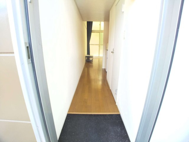 レオパレスクオーレの玄関|玄関ドアは防犯サムターン設置