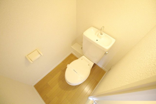 レオパレスクオーレのその他|明るく清潔感のあるトイレ