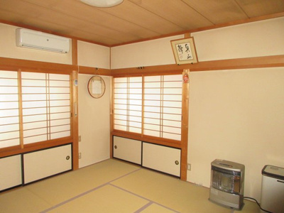 【和室】 | 弘前市大字栄町・中古住宅 | 車庫横・和室6帖