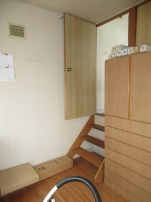 【洋室】 | 弘前市栄町・中古住宅 | 2階
