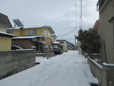 【前面道路含む現地写真】 | 弘前市栄町・中古住宅
