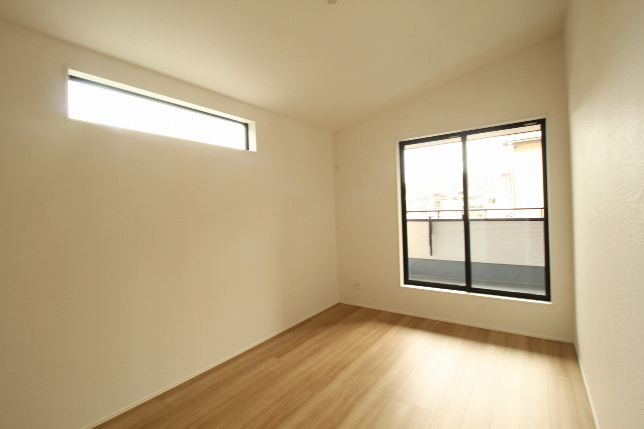 土佐市高岡町甲　新築戸建  1号棟【太陽光発電システム　8.37kw】の洋室|2F　南東の部屋　6.75帖