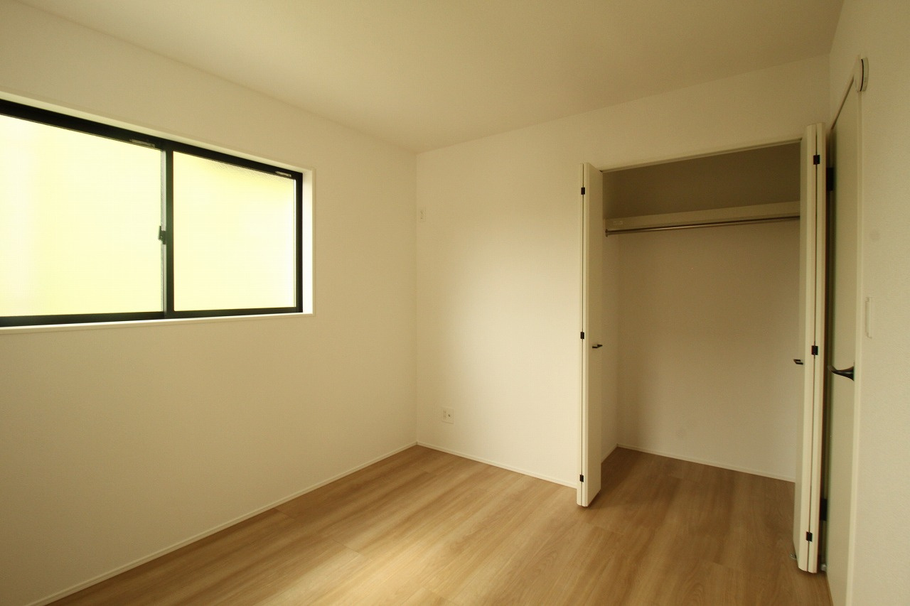 土佐市高岡町甲　新築戸建  1号棟【太陽光発電システム　8.37kw】の洋室|2F　南西の部屋　5.25帖