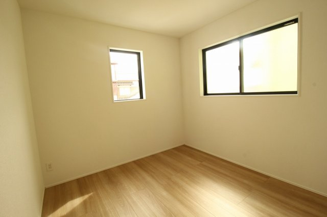 土佐市高岡町甲　新築戸建  1号棟【太陽光発電システム　8.37kw】の洋室|2F　南西の部屋　5.25帖