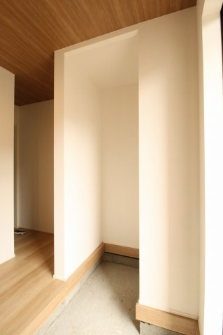 土佐市高岡町甲　新築戸建  1号棟【太陽光発電システム　8.37kw】の収納|シューズインクローク