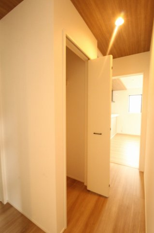 土佐市高岡町甲　新築戸建  1号棟【太陽光発電システム　8.37kw】の収納|1F　ホール