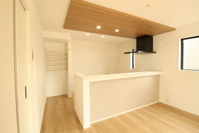 土佐市高岡町甲　新築戸建  1号棟【太陽光発電システム　8.37kw】のキッチン