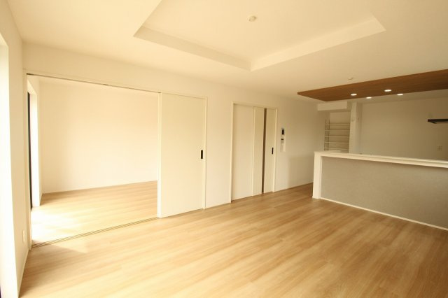 土佐市高岡町甲　新築戸建  1号棟【太陽光発電システム　8.37kw】の居間・リビング|LDK　16.0帖