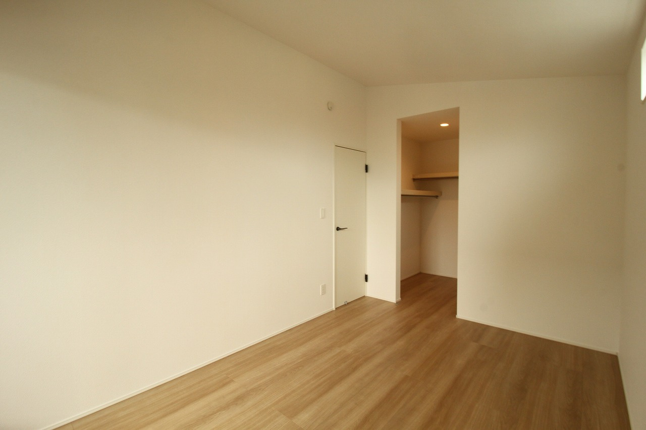 土佐市高岡町甲　新築戸建  1号棟【太陽光発電システム　8.37kw】の洋室|2F　南東の部屋　6.75帖