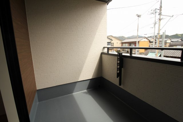 土佐市高岡町甲　新築戸建  1号棟【太陽光発電システム　8.37kw】のバルコニー|2F　南東の部屋　6.75帖