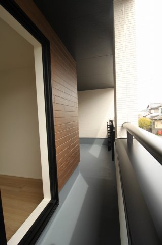 土佐市高岡町甲　新築戸建  1号棟【太陽光発電システム　8.37kw】のバルコニー|2F　南の部屋　6.0帖