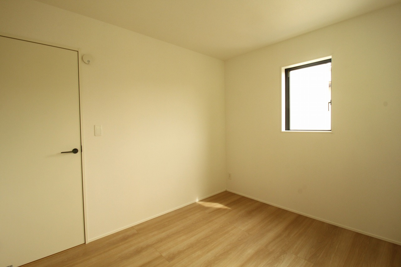 土佐市高岡町甲　新築戸建  1号棟【太陽光発電システム　8.37kw】の洋室|2F　南西の部屋　5.25帖