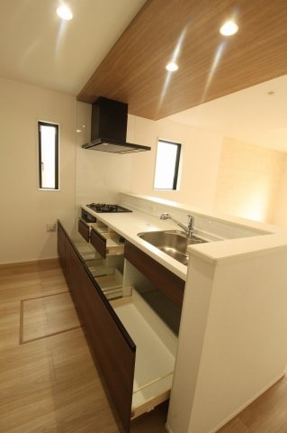 土佐市高岡町甲　新築戸建  1号棟【太陽光発電システム　8.37kw】のキッチン