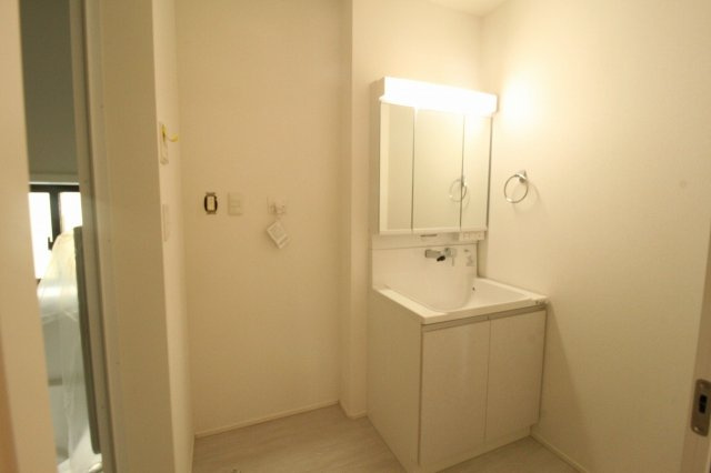 土佐市高岡町甲　新築戸建  1号棟【太陽光発電システム　8.37kw】の独立洗面台