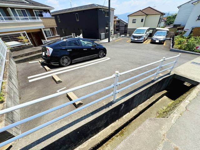 フェア　レジデンスの駐車場