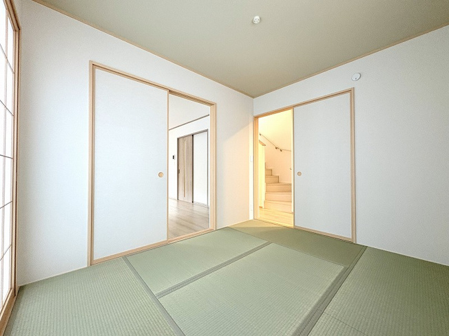 【子供部屋】 | 新座市栄3丁目　新築一戸建住宅　全5棟　(保谷店) | 1階5.2帖/リラックス効果の期待できる畳の香りに包まれながらゆったりとお過ごしいただけます。