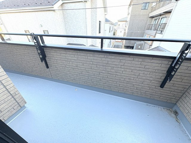 【バルコニー】 | 新座市栄3丁目　新築一戸建住宅　全5棟　(保谷店) | 2居室から出入りできる仕様なのでお洗濯にも非常に便利です。