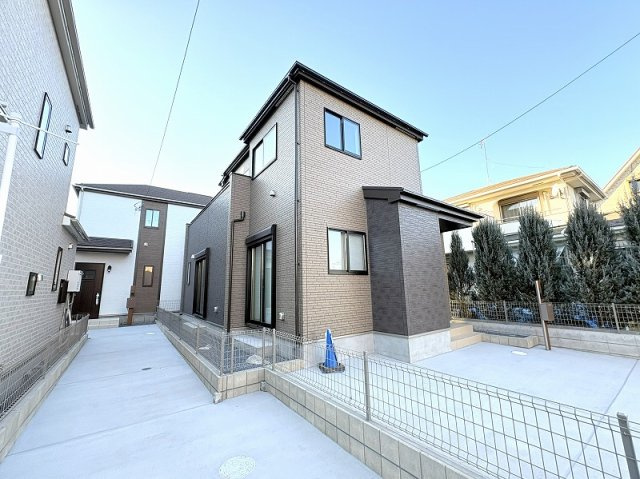 【外観】 | 新座市栄3丁目　新築一戸建住宅　全5棟　(保谷店) | 2025年12月撮影/耐震等級「3」取得！地震に強い4LDKの新築一戸建住宅です。建物完成し実際に室内のご見学が可能です。
