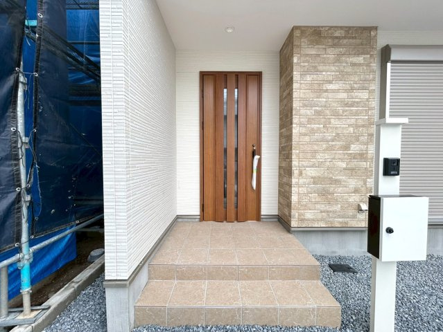 【商談中】新築戸建　一宮市木曽川町5期　全4区画分譲の玄関|玄関ドアの鍵はディンプルキーと内側はサムターンキーになっており防犯性の高い仕様になっています。
