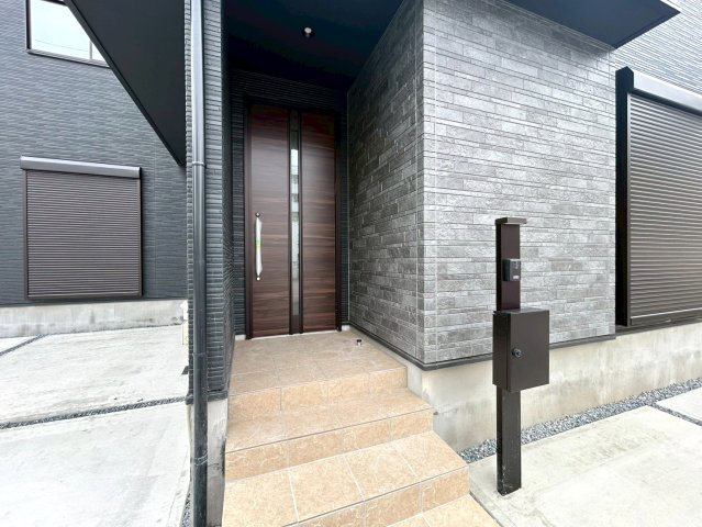 新築戸建　一宮市木曽川町5期　全4区画分譲の玄関|玄関ドアの鍵はディンプルキーと内側はサムターンキーになっており防犯性の高い仕様になっています。