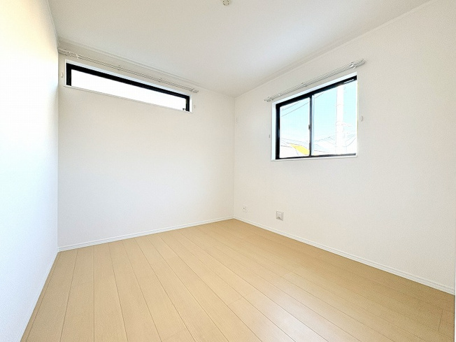 【子供部屋】 | 新座市栄3丁目　新築一戸建住宅　全5棟　(保谷店) | 2階5.25帖北東側/全居室に収納スペースが備わりお部屋を広々お使いいただけます。