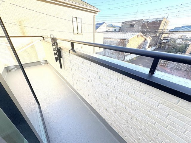 【バルコニー】 | 新座市栄3丁目　新築一戸建住宅　全5棟　(保谷店) | 2居室から出入りできる仕様なのでお洗濯にも非常に便利です。