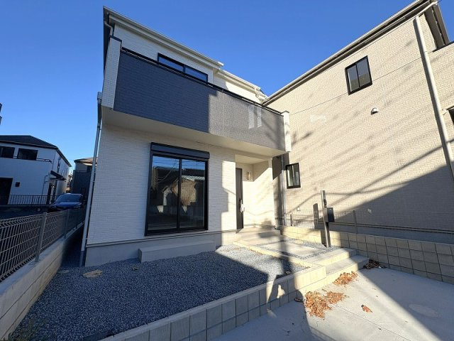 【外観】 | 新座市栄3丁目　新築一戸建住宅　全5棟　(保谷店) | 2台分のカースペース付き4LDKのゆとりの住まいです。