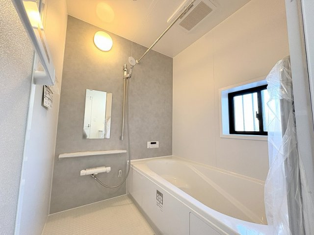 【浴室】 | 新座市栄3丁目　新築一戸建住宅　全5棟　(保谷店) | 1日の疲れを癒すバスルーム。広々1坪サイズで親子のコミュニケーションもしっかりと取れます。