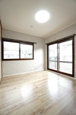 【洋室】 | 【積水ブランド】神山3丁目戸建 | 【洋室約5.2帖】
居室にはクローゼットを完備。
自由度の高い家具の配置が叶うシンプルな空間です。
お子様の成長と人数と共に必要になる
子供部屋にもぴったりの間取りですね。