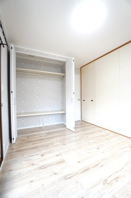 【洋室】 | 【積水ブランド】神山3丁目戸建 | 【洋室約5.2帖】
こども部屋をコーディネート！このぐらいの広さがあれば、 
お子さんの好きな色やモチーフを使ったコーディネートで、
勉強もお片付けも全部楽しいお気に入りの空間にしていけそうですね！