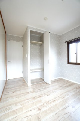 【洋室】 | 【積水ブランド】神山3丁目戸建 | 【洋室約4.7帖】
在宅勤務・リモートワークの書斎や、
趣味やくつろぎのスペースとしても。
家族と一緒に楽しい時間を過ごす中にも、
一人でくつろげる時間と場所は特に良いですね。