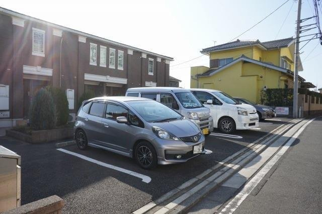 サニーレジデンスの駐車場
