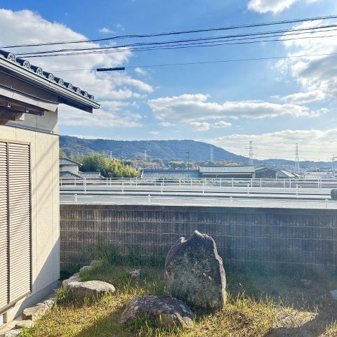【庭】 | 白銀売家