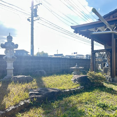 【庭】 | 白銀売家