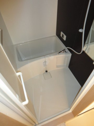 高砂市阿弥陀町生石のアパートの浴室|追い炊き機能付き