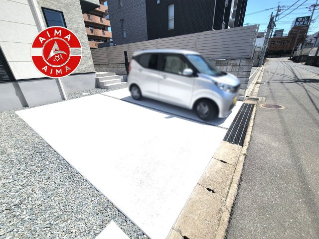 古賀市天神4丁目第3-1棟（1号棟）の駐車場|広々した駐車場になります。3台並列駐車となります。