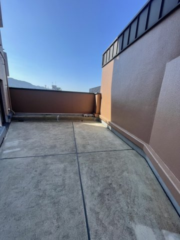 【改装プラン】ルーフバルコニー付角住戸◆床暖房付◆地下鉄椥辻駅徒歩３分◆イーグルコート椥辻十条のバルコニー|ルーフバルコニー