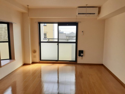 【居間・リビング】 | パレ・ニューみやの | おしゃれな居間です