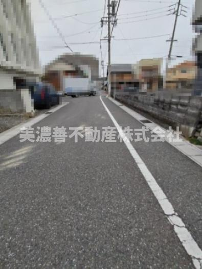 ６１２７８　岐阜市清本町土地の前面道路含む現地写真