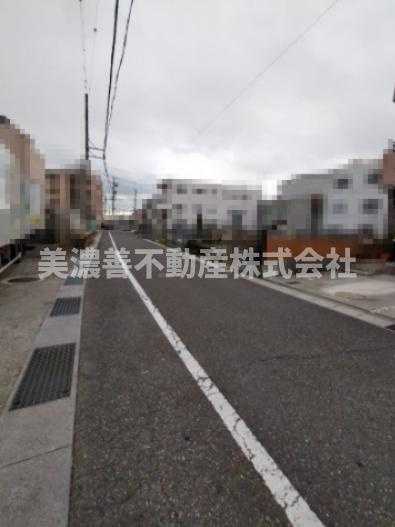 ６１２７８　岐阜市清本町土地の前面道路含む現地写真